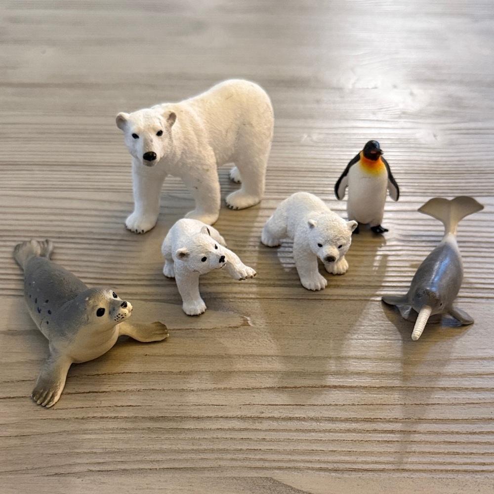 Arctic Animal Figurine Play Set